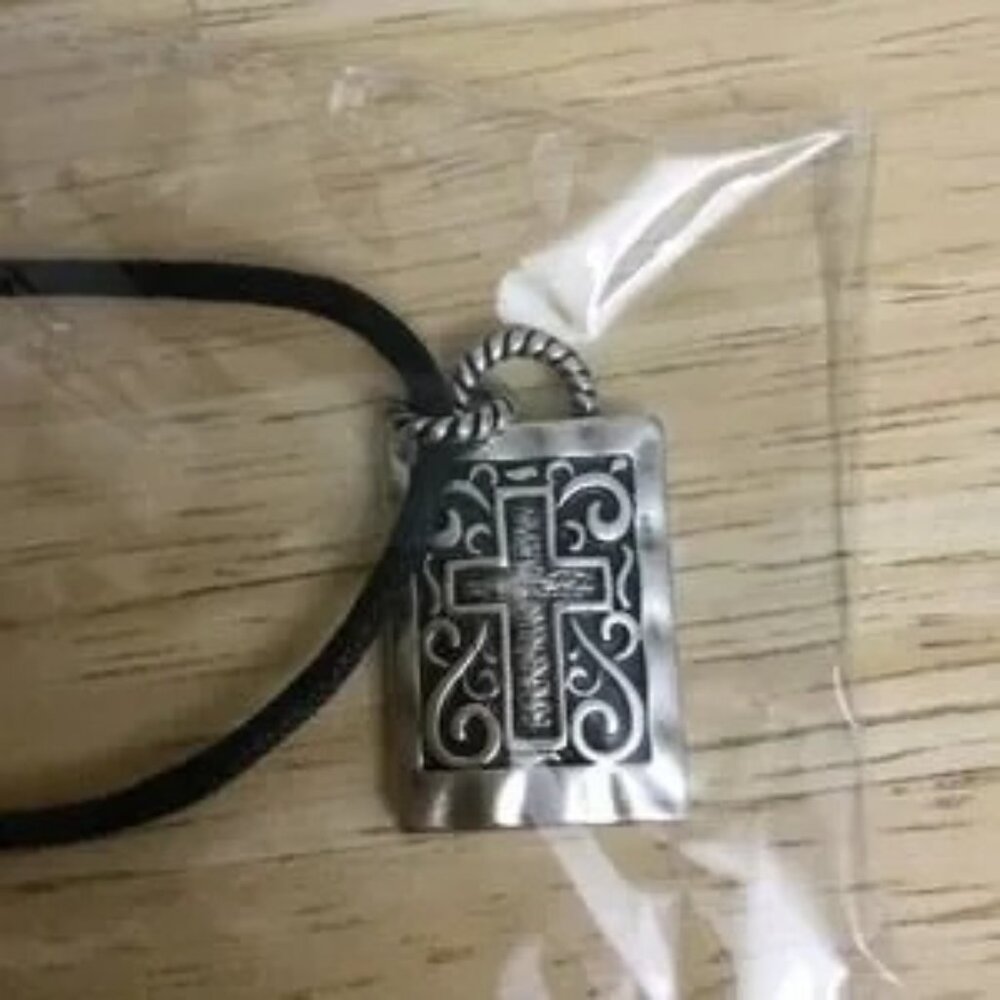 Halle Joy Embrace Cross Pendant Necklace Metal &‎ Leather Black & Silver - Picture 4 of 6